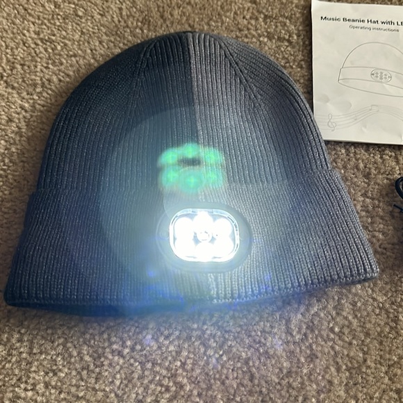 Beanie with headlamp and music - Picture 3 of 9